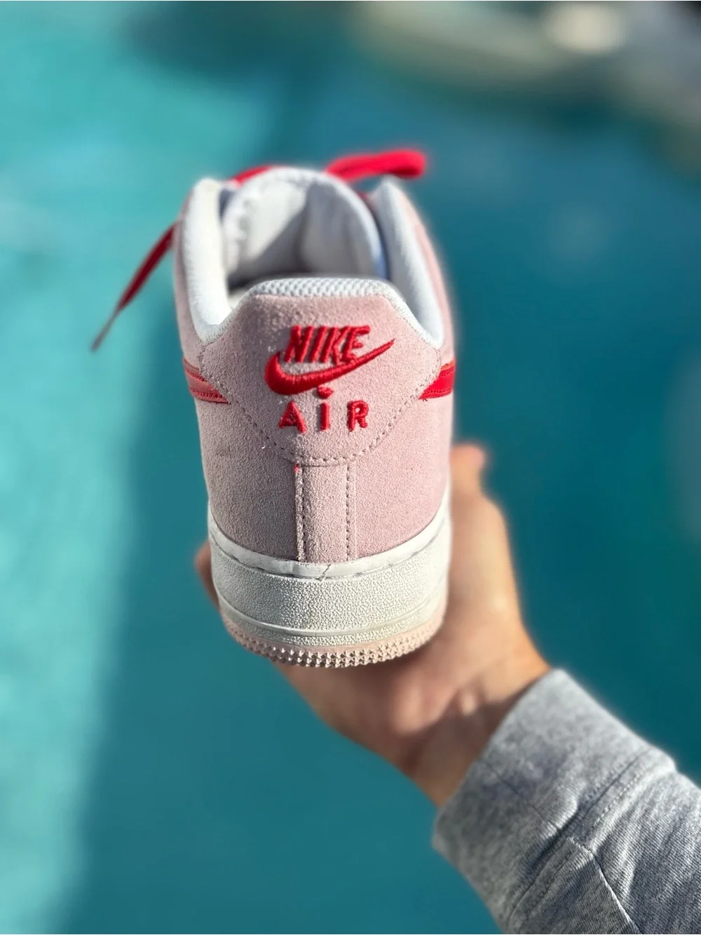 Nike Valentine’s Pink & Red Low-Top Sneaker